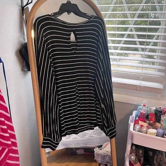 Daytrip Black and White Striped Long Sleeve Top - Picture 4 of 5